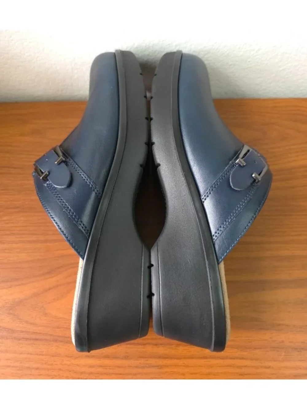 Easy Spirit PINE Navy Blue Leather Buckle Slip-On Clogs Mules Womens Sz 9.5 WW - Picture 4 of 8